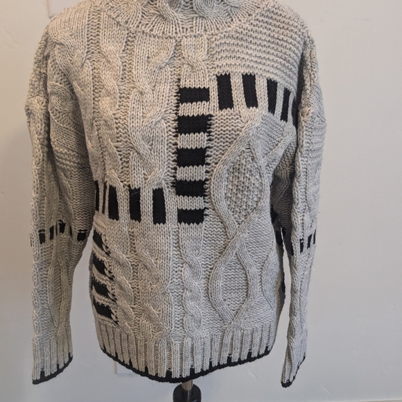 Women's sweater - Picture 6 of 9